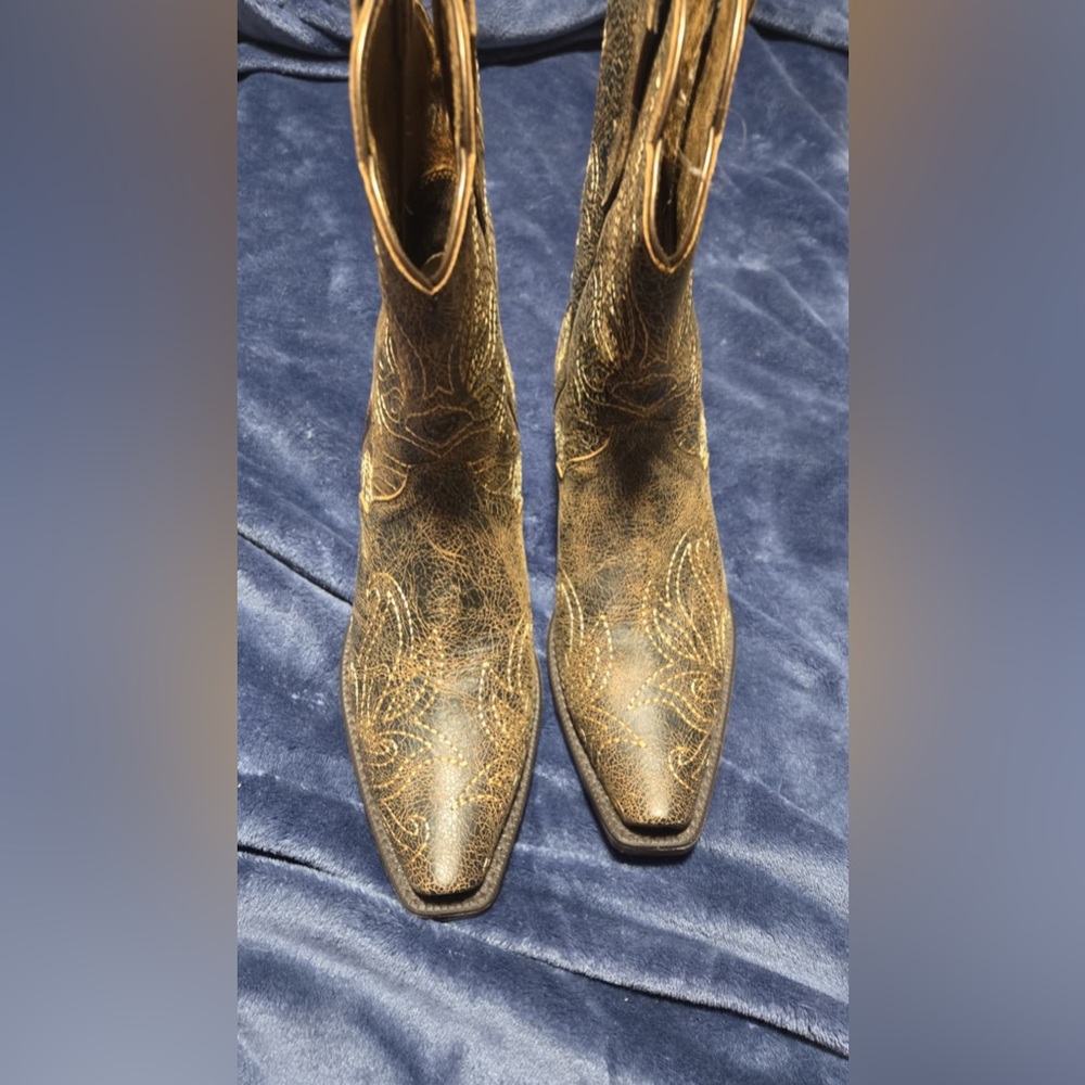 Ariat Tan Leather Cowboy Boots